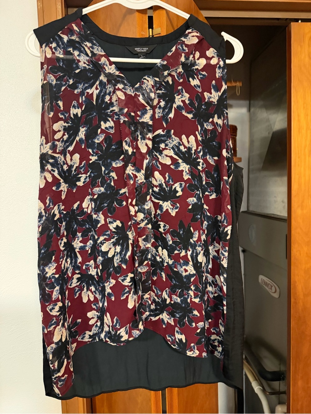 Simply Vera Vera Wang Burgundy Floral Sleeveless Blouse